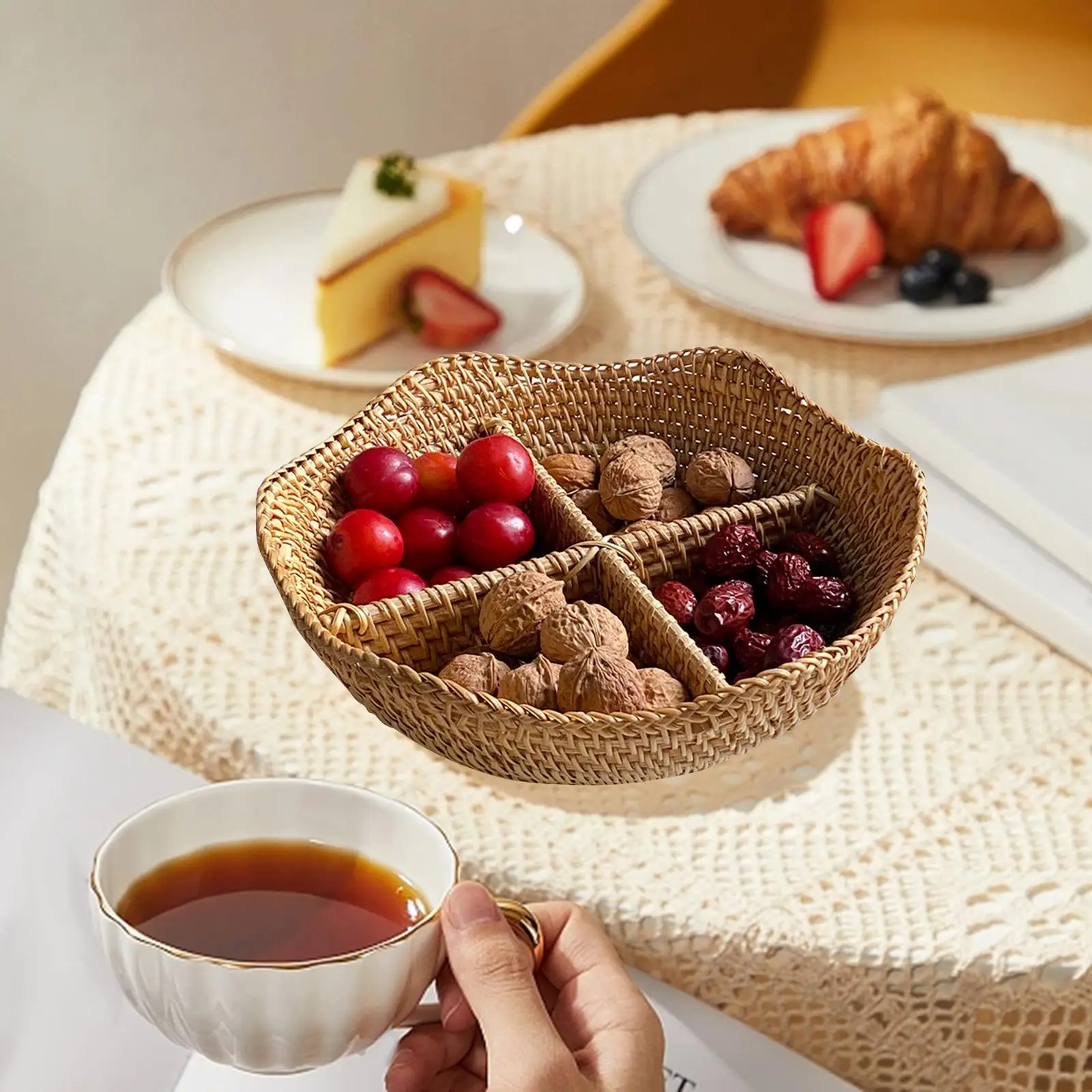 Rattan Storage Basket Divisional Stackable Portable Serving Tray Woven Bread Basket for Restaurant Home Breakfast Centerpiece
