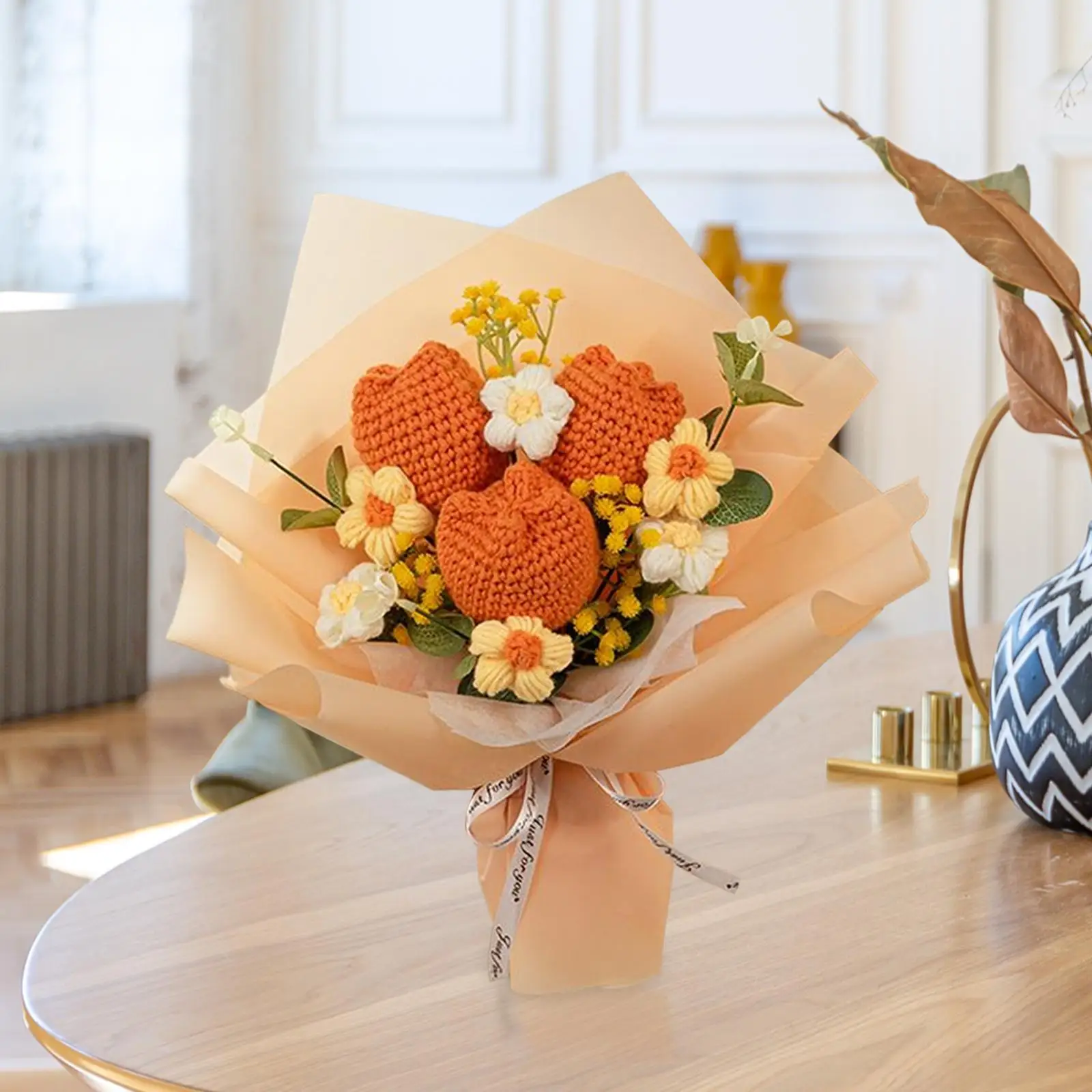 Knitted Flowers Ornament Gift Crochet Flower Bouquet Artificial Flowers for Valentine`s Day Spring Wedding Desktop Party