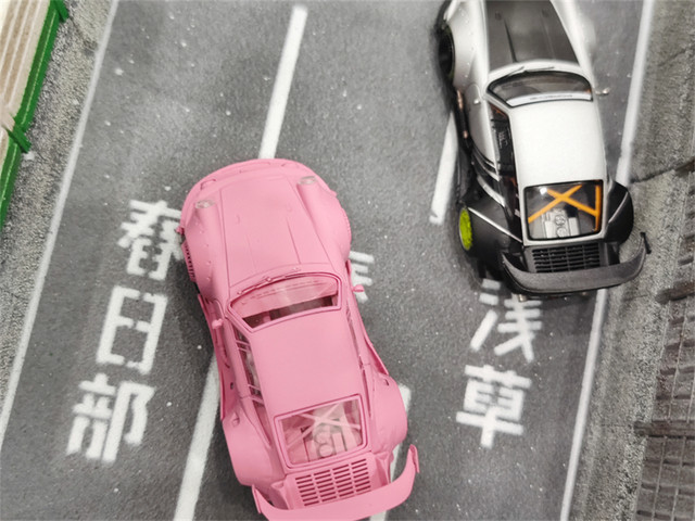 DCM 1:64 RWB 964 Matte pink / Frosted Grey Carbon Fiber Cover