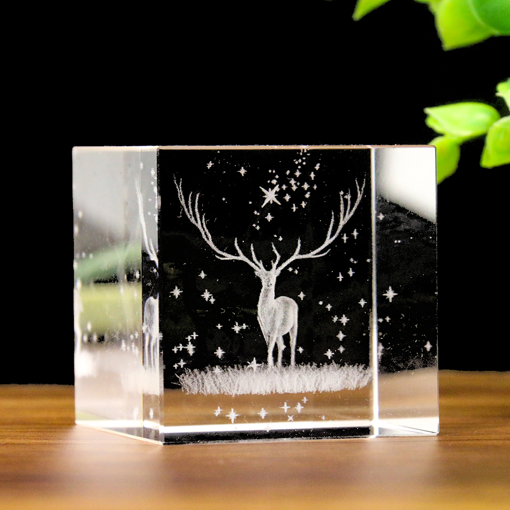 50MM Quadratischer Lasergravierter Elch-Kristall-Ornament Schreibtisch-Briefbeschwerer Handgefertigte Statue Hochzeits-Tischdekoration Zubehör – Detail 3
