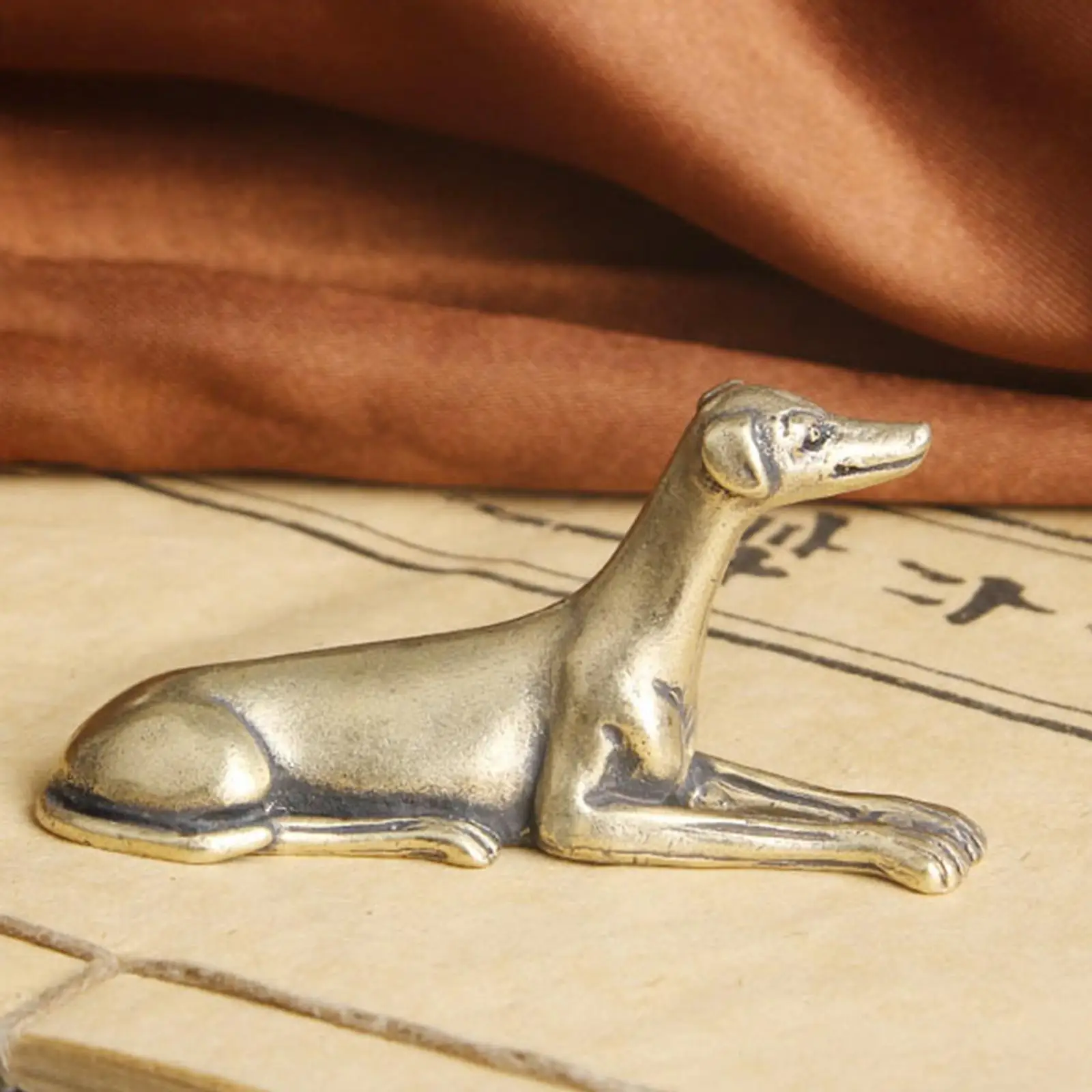 Vintage Style Dog Figurines Miniature Figurines Tea Pet Decorative Dog Ornament for Desktop Hotel Shelf Dog Sculpture Decor