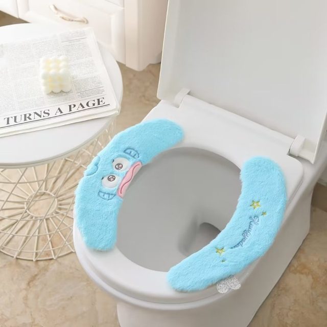 Hello kitty hotsell elongated cushion Toilet seat with cover. New