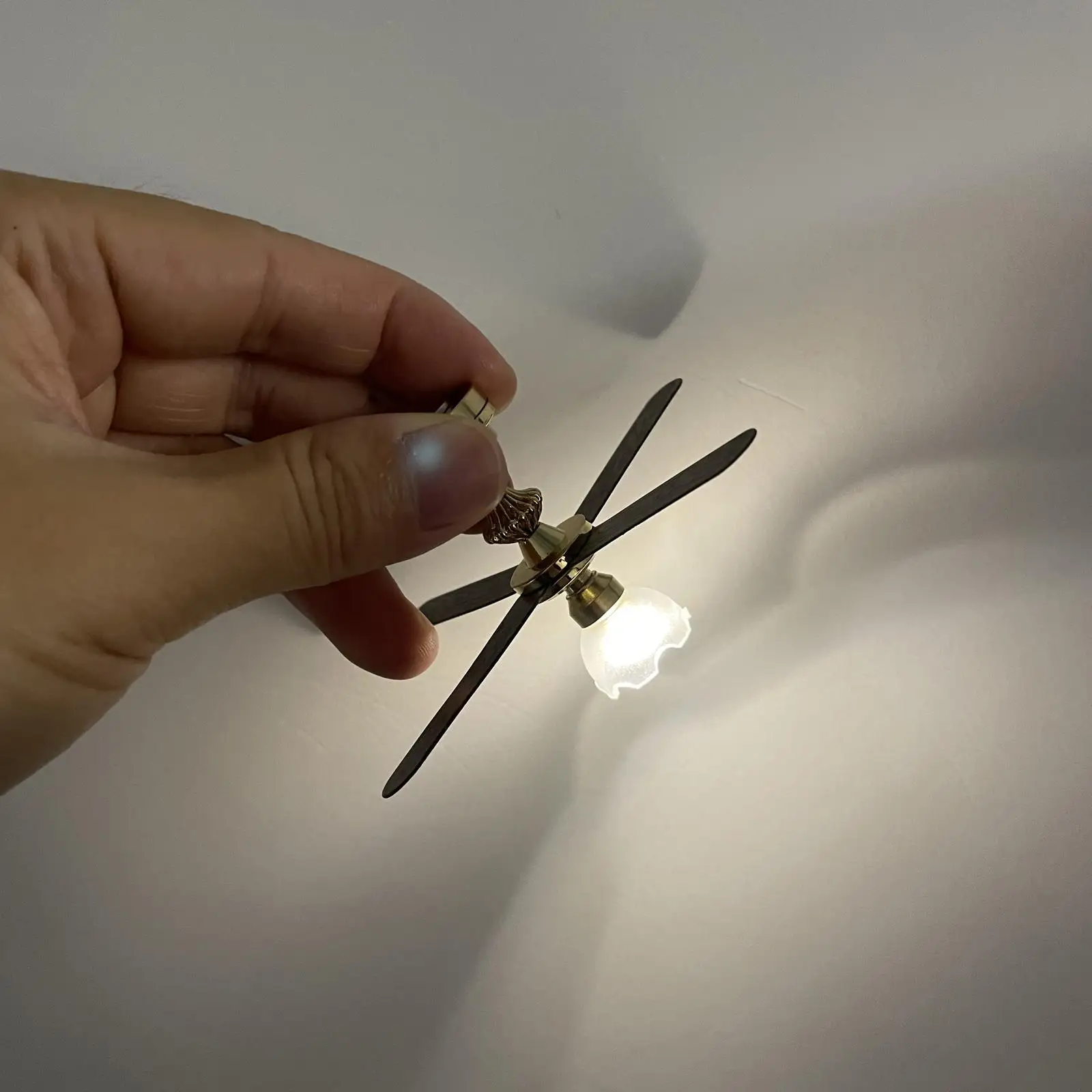 1:12 Dollhouse Ceiling Lamp Battery Powered Ceiling Fan Light Miniature LED