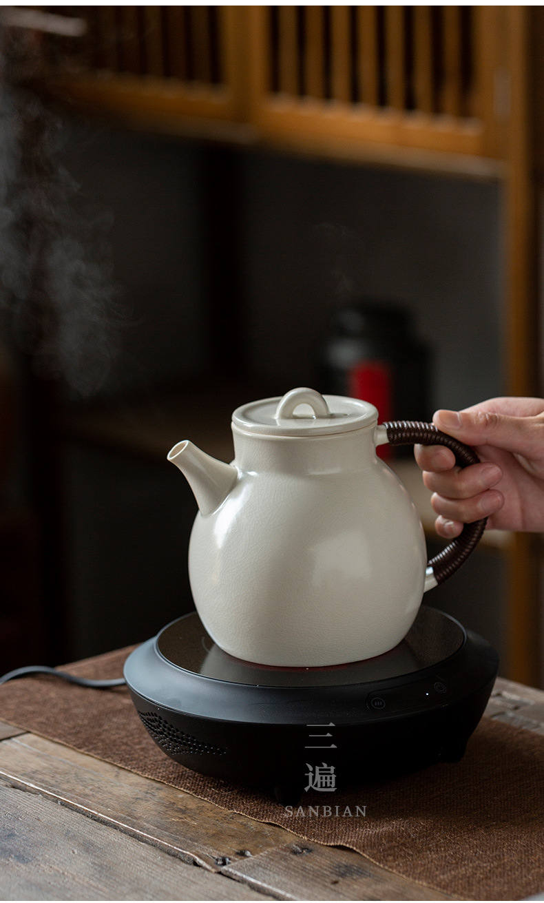 Chubby Clay Pot_09.jpg