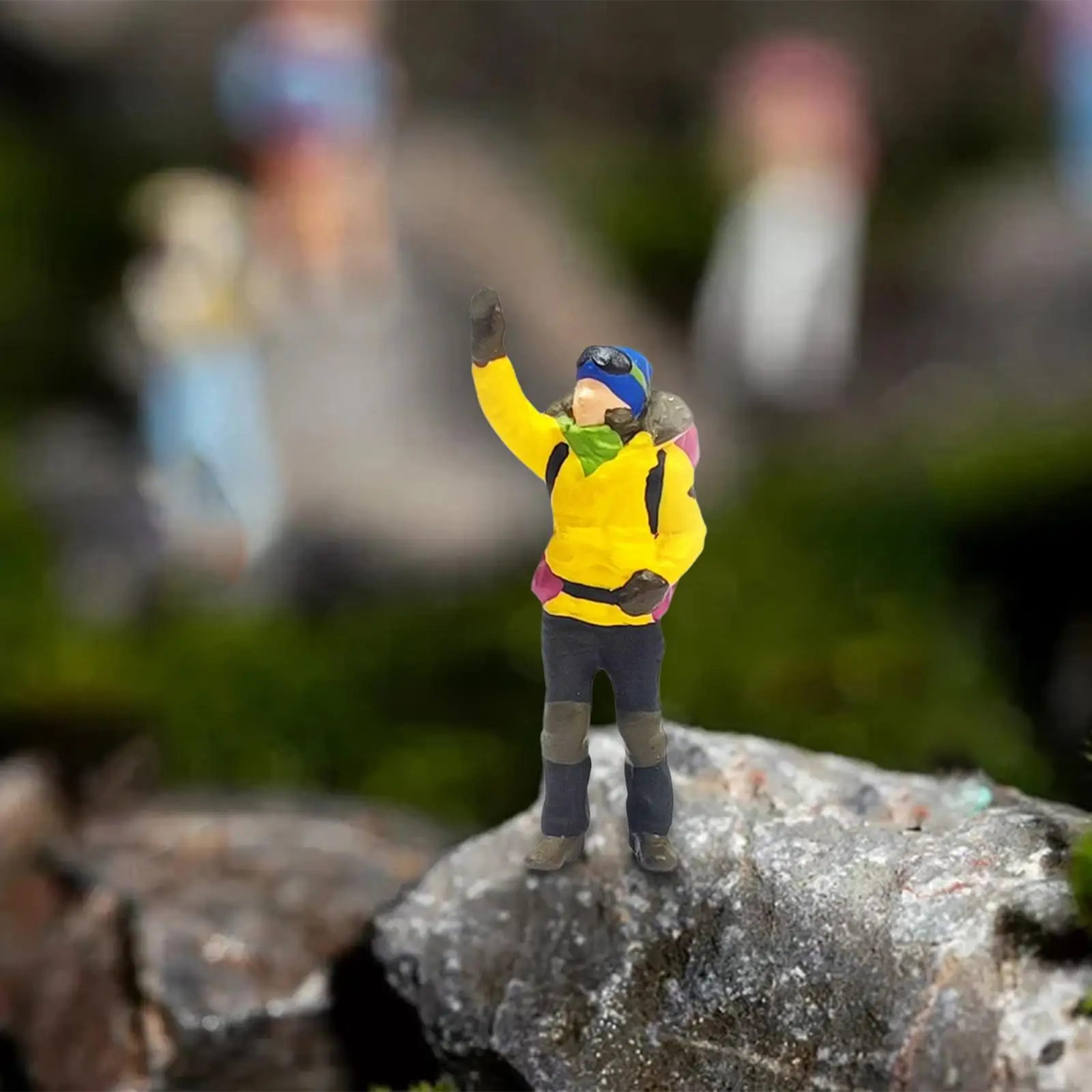 Realistic 1/64 Climbing People Figurines for Miniature Scene Layout Decor