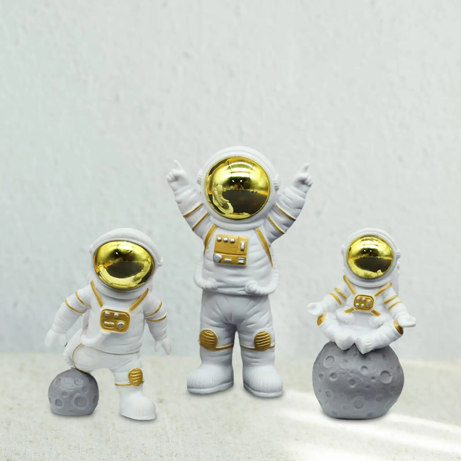3Pcs Astronaut Statues spaceman Toys Spaceman Ornaments Astronaut Cake Toppers for Bookshelves Car Dashboard decor Crafts