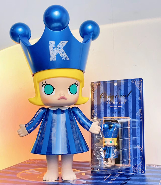 New Original Princess Mega Royal MOLLY 400% Crown Space Vintage Figure Blue  Pink Dress Park Exclusive Edition Collection Toy