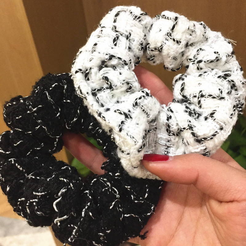 Koreanische Herbst Winter Neue Woolen Haar Krawatten Dickdarm Ring Design Weiche Schwarz Weiß Streifen Gummi Mädchen Accessoires – Detail 2