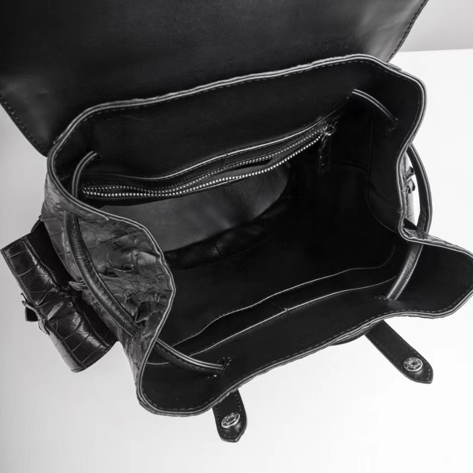Vexaro luxury men's backpack lifestyle