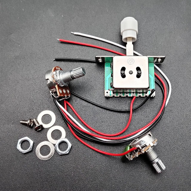 三線　２本 Amazon.co.jp: 三絃司きくおか 小じゃみ三線 初心者セット 赤