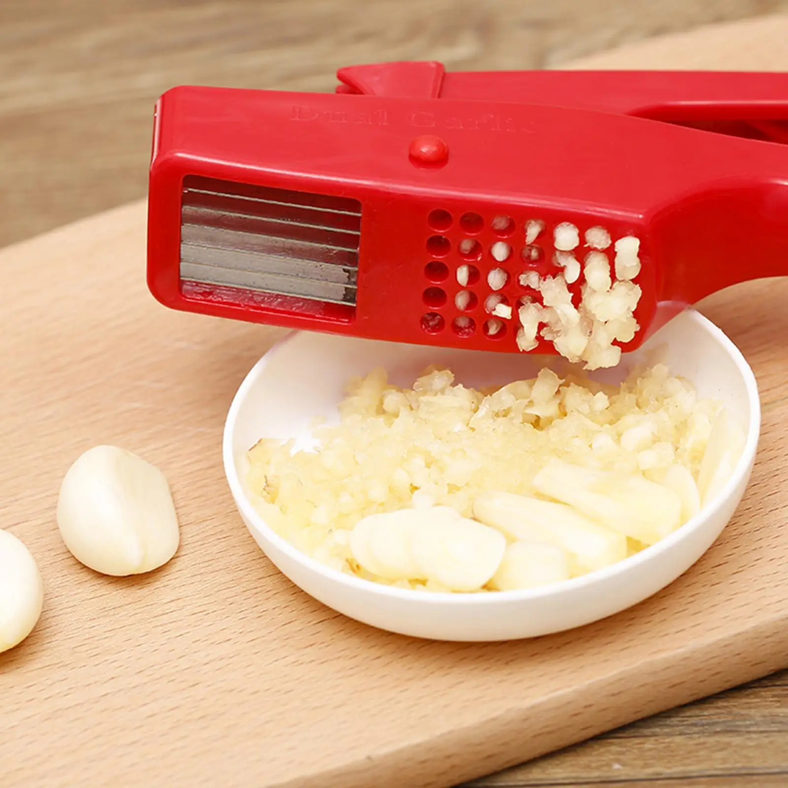 Protable Garlic Press Ergonomic Handle Heavy Duty Multifunctional Ginger Mincer for Seasoning