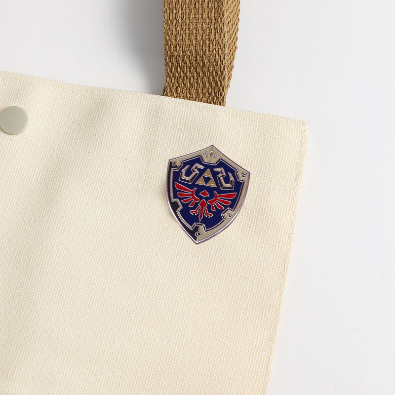 The Legend of Zellda Hyllian Shield Emaille Pin Spiel Brosche Abzeichen Beste Freundin Geschenk – Detail 3