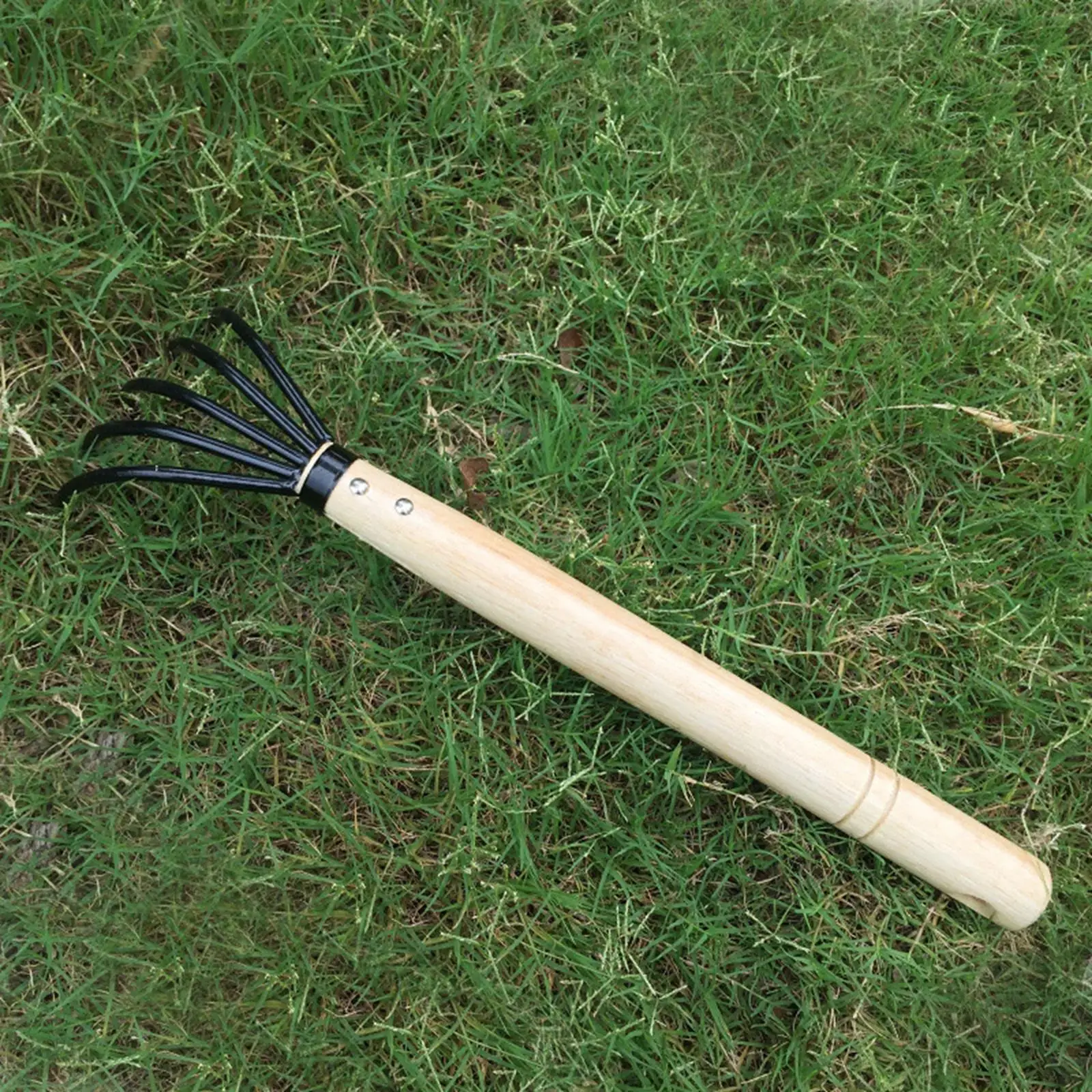 5 Claws Garden Rake Handheld Wooden Handle Garden Gardening Tools Agriculture Lightweight Mutipurpose for Lawns Digging Farm