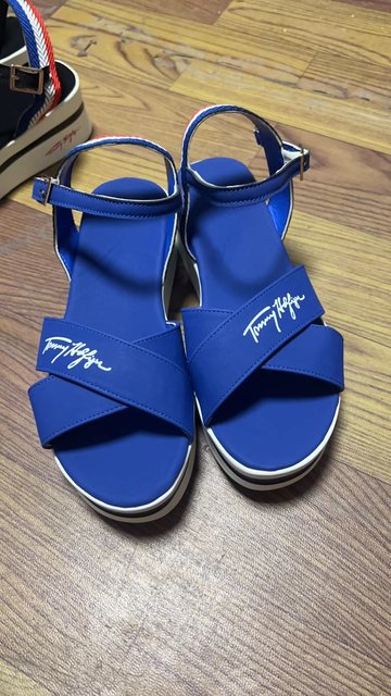 Lv Arcade Flat Sandals Price