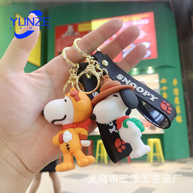 2023 Snoopy Keychain Cartoon Comic Kawaii Couple Doll Car Pendant