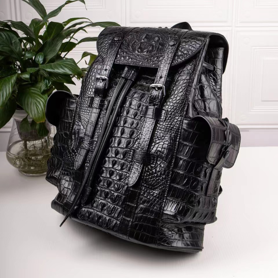 Vexaro genuine leather backpack strap detail