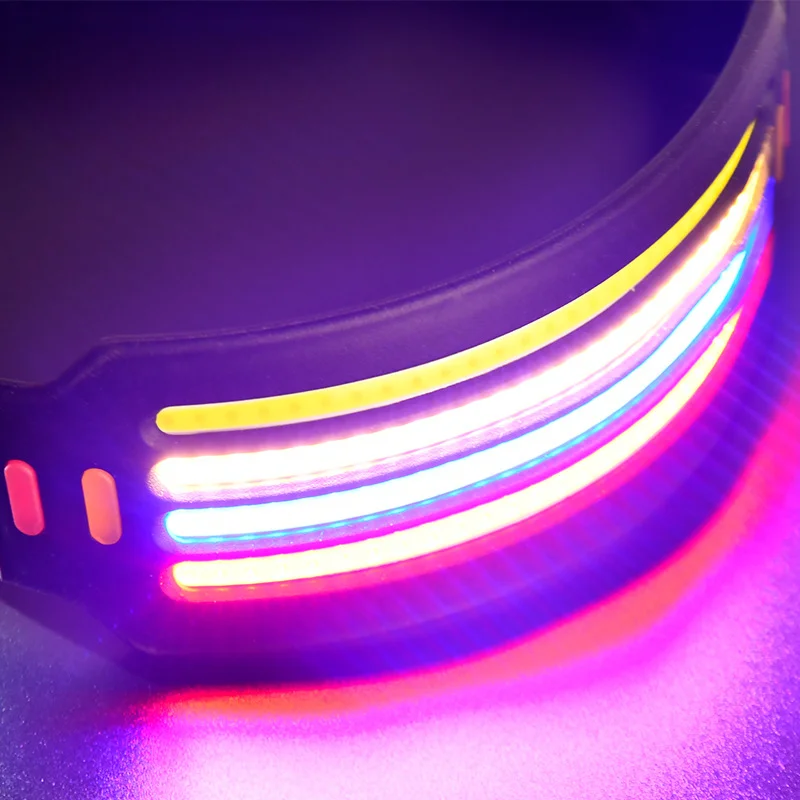 Experimente una iluminación colorida vibrante con este accesorio moderno y elegante