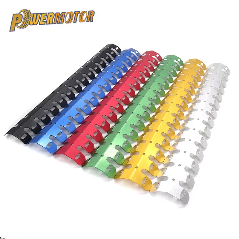 Protector de escape de aluminio instalado en una motocicleta