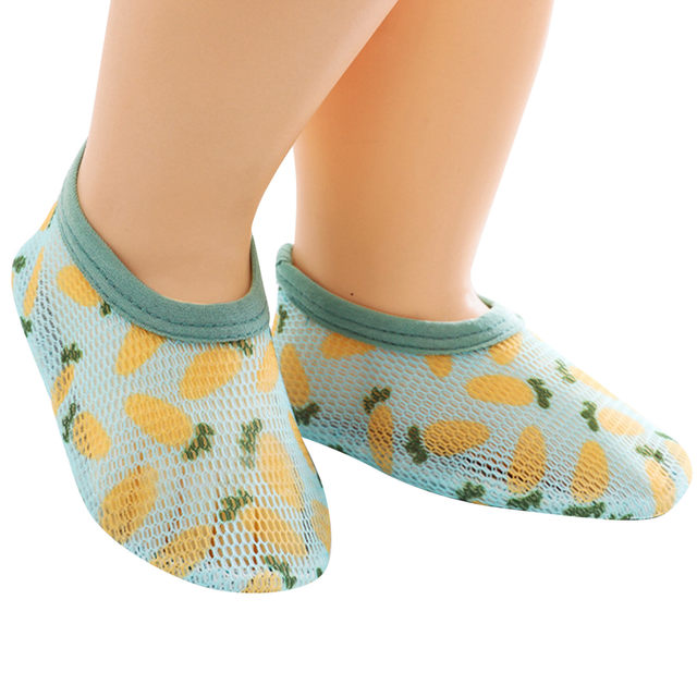 Leaf on sale Print Slip On Aqua Socks