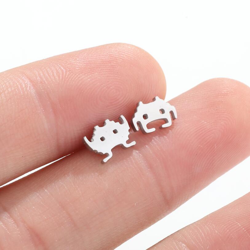SMJEL Tiny Space Ohrringe Edelstahl Extraterrestre Kleine Ohrstecker für Frauen Hohl Universum Krebs Schmuck Party Geschenk – Detail 2