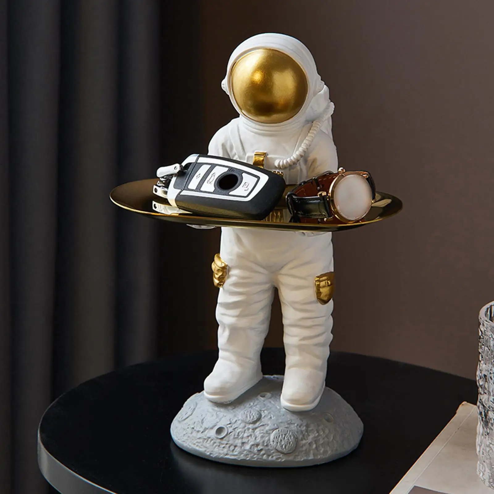 Resin Astronaut Sculptures Decorative Tray Tabletop Porch Cafe Party Entrance Hotel Creative Spaceman Figurines Statues Decor
