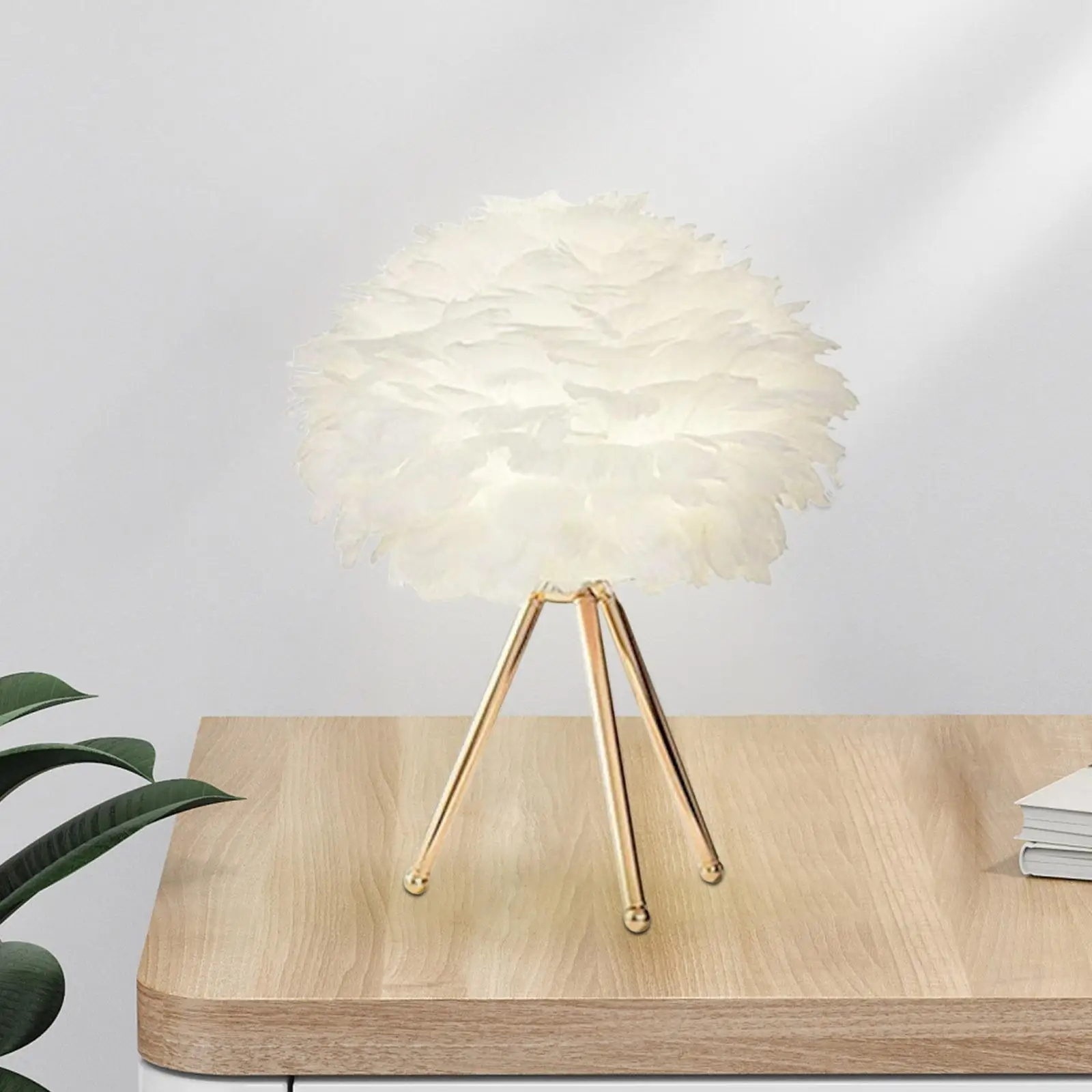 Nordic Feather Table Lamp Desk Light Feather Lampshade Romantic Atmosphere Light for Bedroom Wedding Study Room Home Decoration