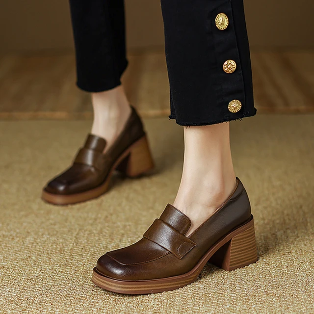 Lyn - Black | Loafer heels with faux fur buckle | Fluevog Shoes