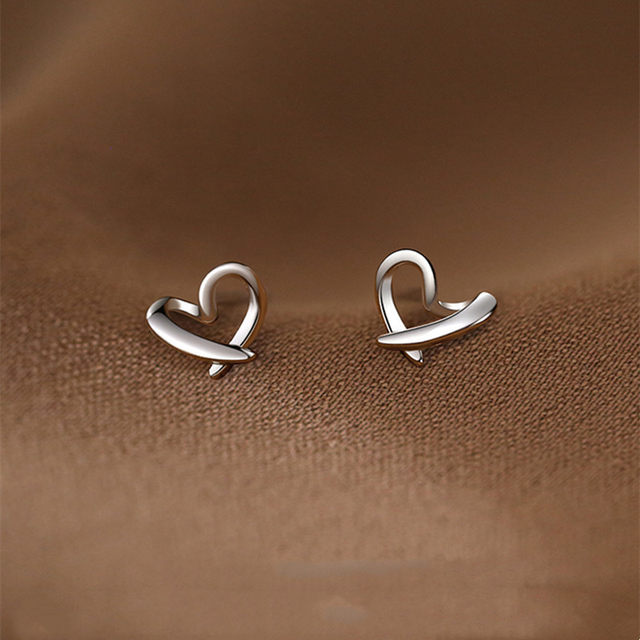 [haesool] 韓国アクセ☆925Silver☆Heart shell Earring haesool] 韓国アクセ☆925Silver☆Heart shell Earring