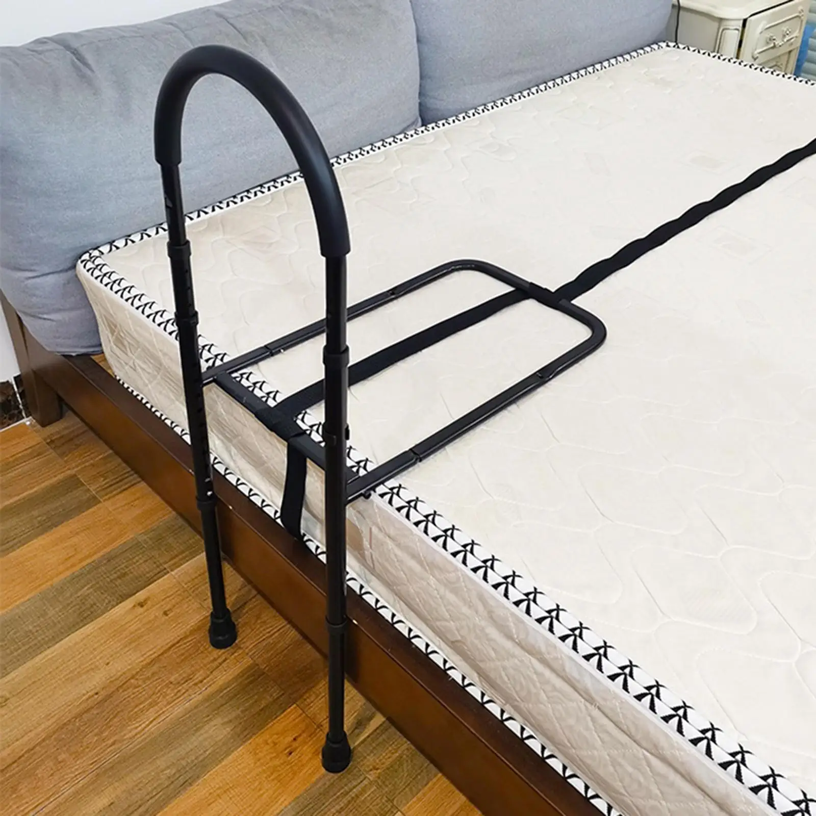 Кровать с поручнями для пожилых