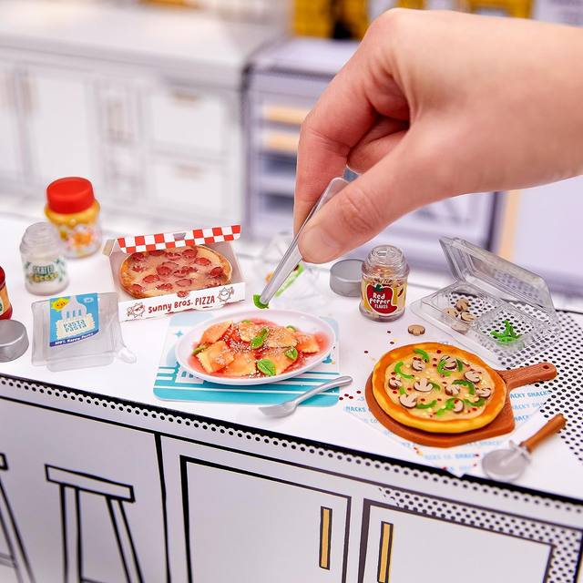 MGA's Miniverse - Make It Mini Food Diner Series 3 Mini Collectibles, Resin Play, Replica Food