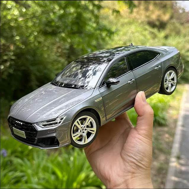 1/18 For Audi A7l 2022 Diecast Metal Model Car Boys Girls Toys