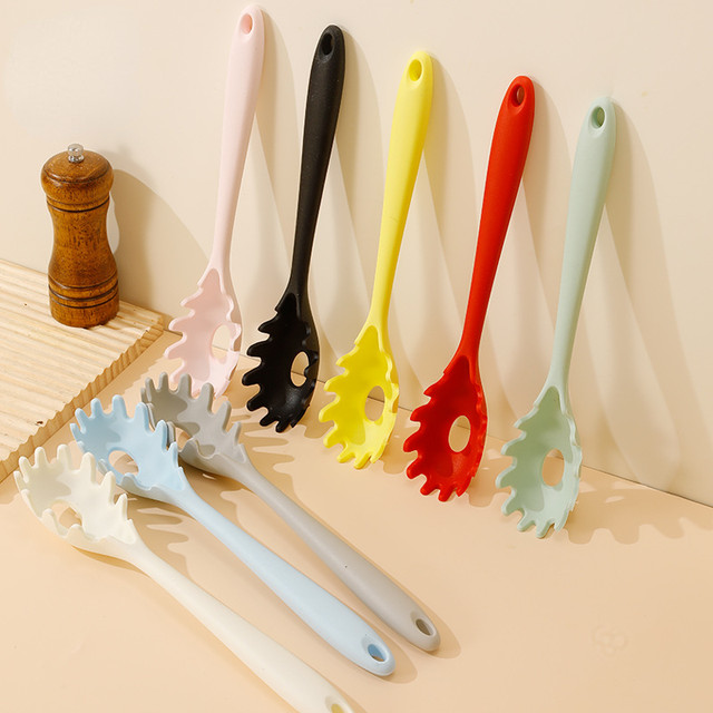 fettucine pasta noodles Kitchen Utensils Silicone Pasta Fork