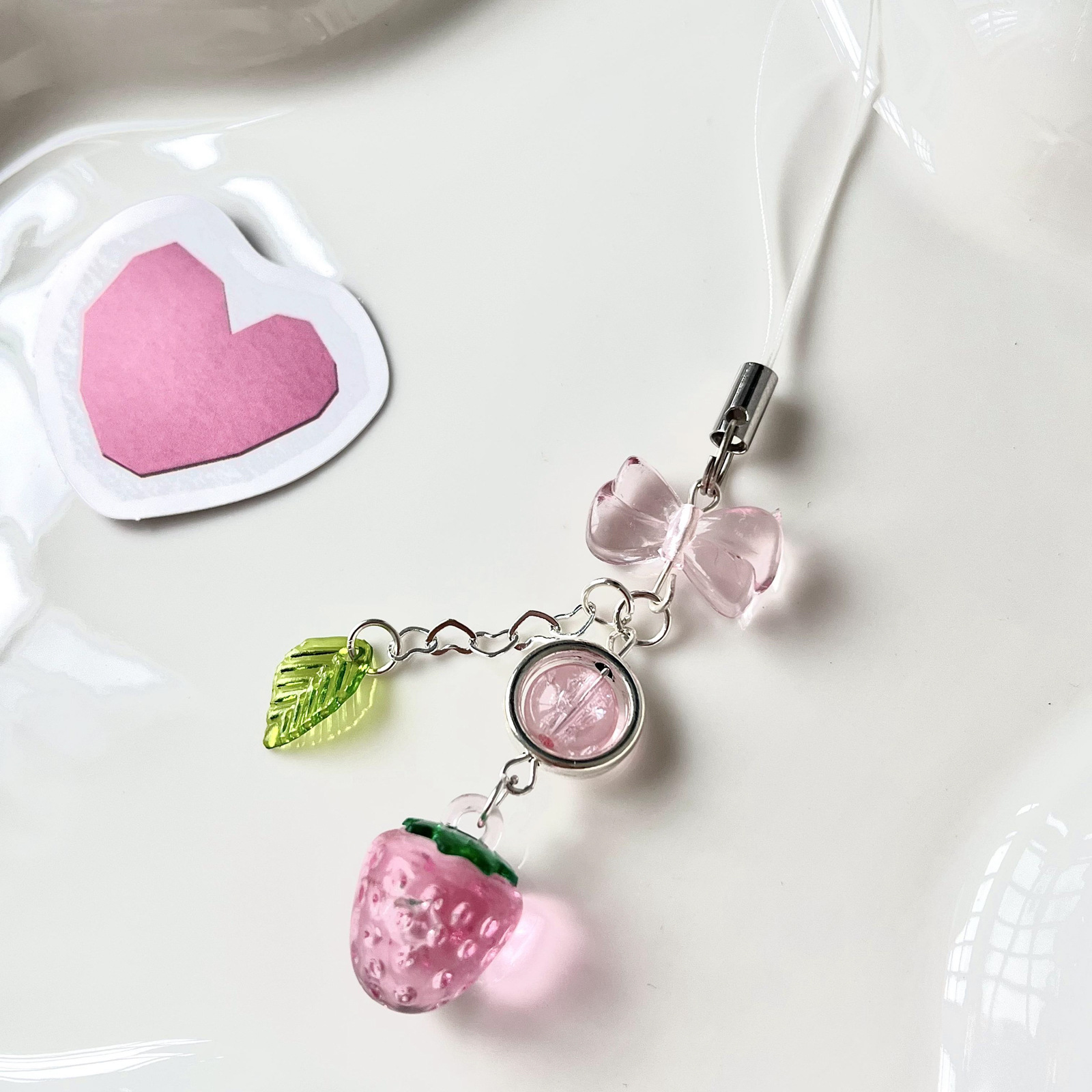 Süße rosa rote Kirsche Erdbeere Handyband Charm Landyard Schlüsselanhänger Schlüsselanhänger für Mädchen Frau Tasche Kamera Anhänger für Airpods Fall – Detail 4