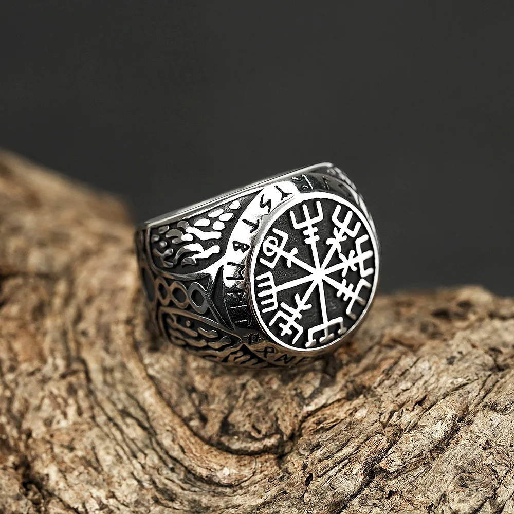 Кольцо компаса. Кольца викингов. Перстень компас. Pomeranian Ring with Runes Alu.