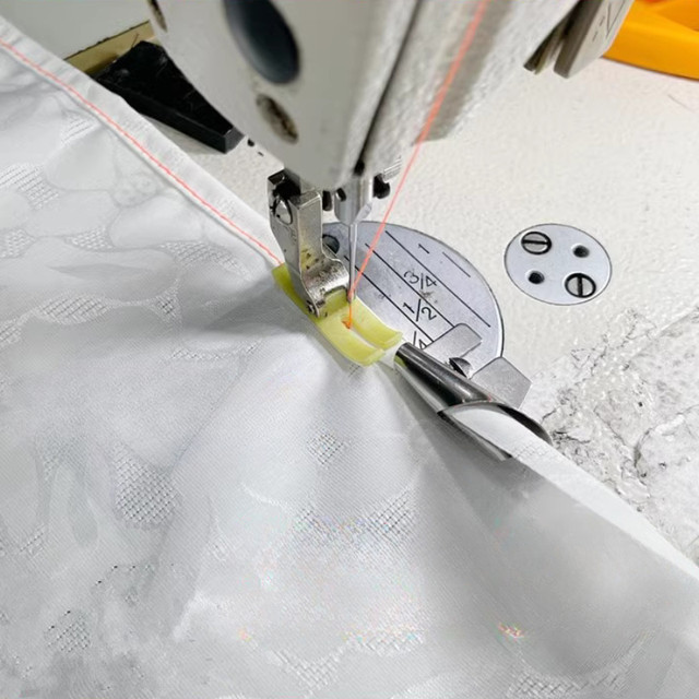 Pied Presseur Universel Pour Ourlet Roulé - Compatible Machines à Coudre Industrielles (5,6mm)