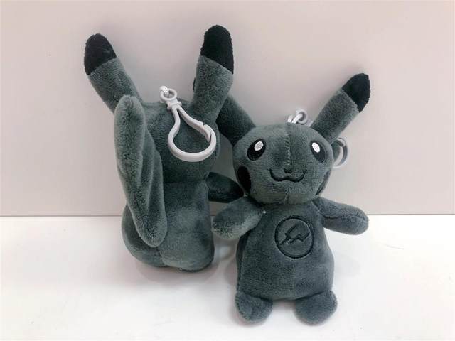 10 pz/lotto Pokemon Black Pikachu peluche bambola 12cm ciondolo