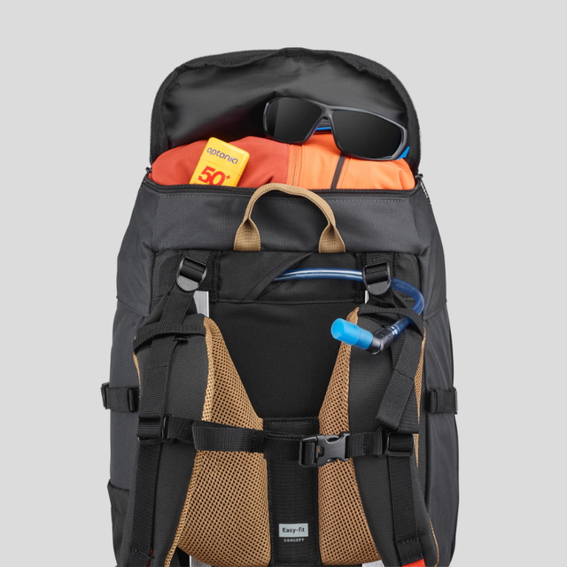 Bolso pequeño multibolsillos para trekking de viaje Forclaz café - Decathlon