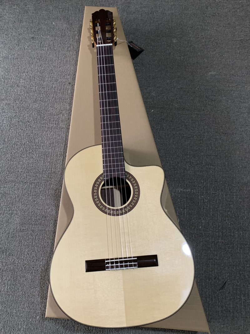 Title 18, AC50 Chitarra spagnola elettrica fatta a mano c...