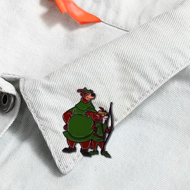 Riesige Krieger kleine John und Robbin Kapuze Emaille Pin klassische Cartoon Fuchs Bär Abzeichen Rucksack Dekoration Schmuck – Detail 4