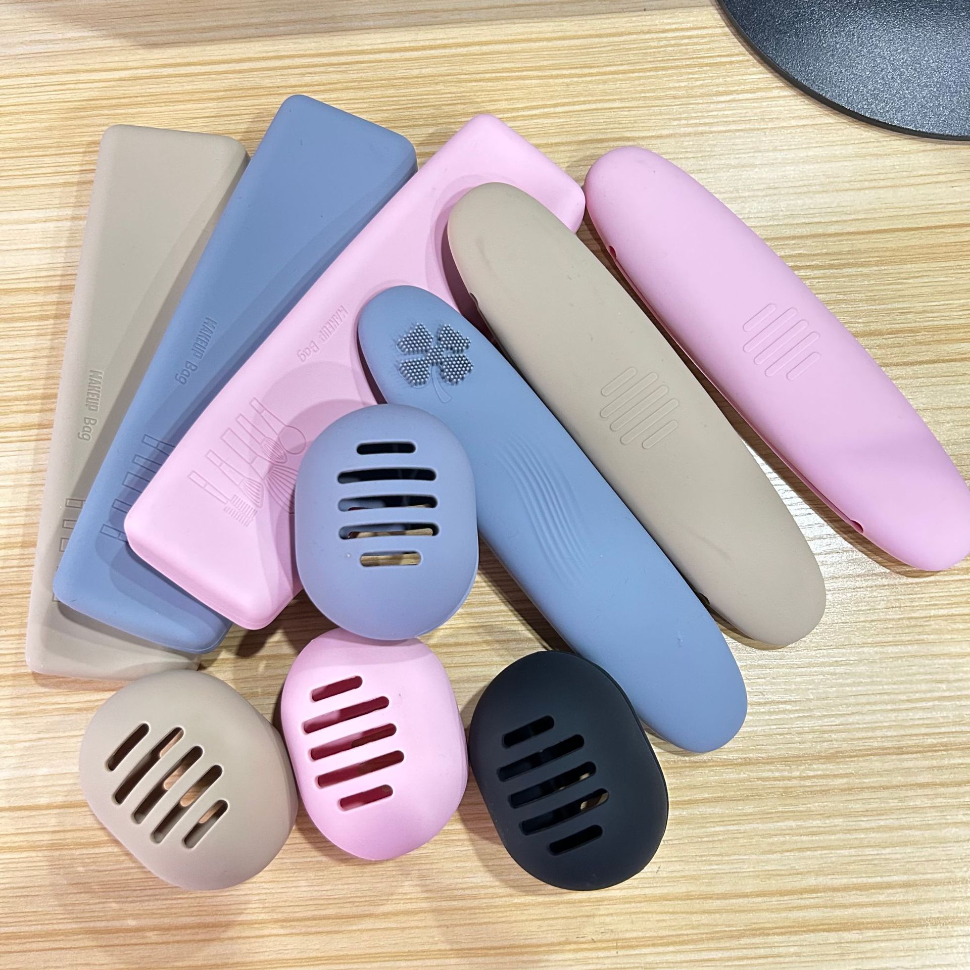 Best of 1Pcs Makeup Sponge Holder Eco-Friendly Silicone Multi-hole Beauty Blender Storage Case Travel Protable Cosmetic Puff Holder Box Reviews & Tips - Image 6