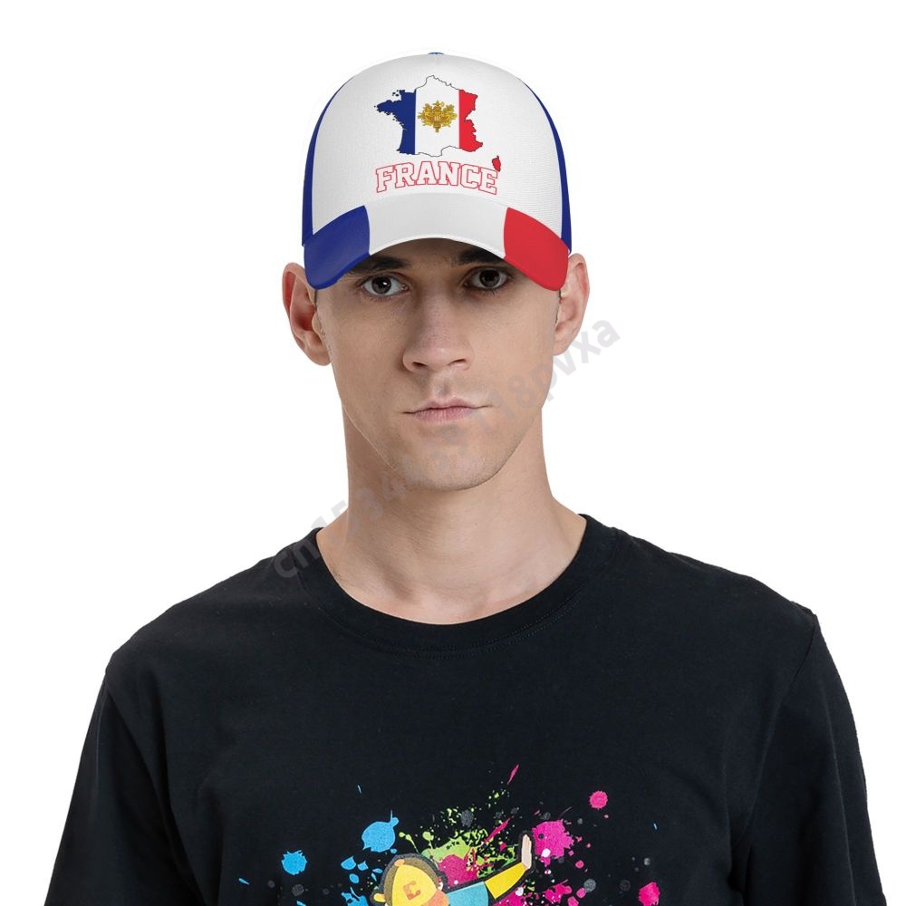 homme-porte-Casquette-tricolore-homme
