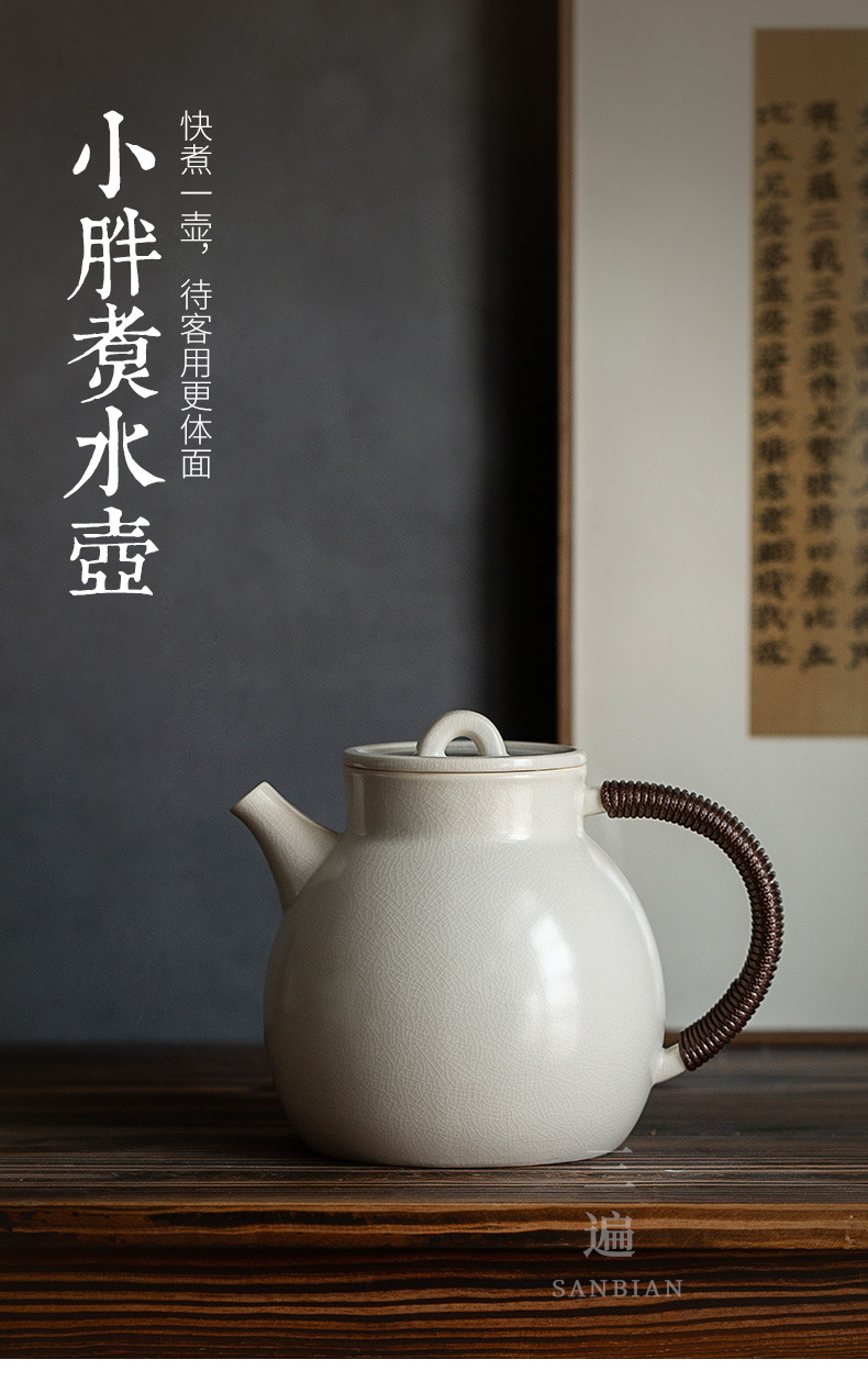 Chubby Clay Pot_01.jpg