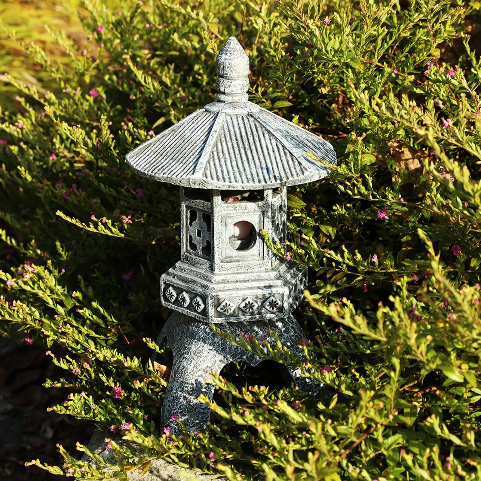 Outdoor Garden Light Statue Resin Lamp Sculpture Durable Energy Saving Solar Pagoda Lantern for Lawn Yard Farmhouse Patio Decor