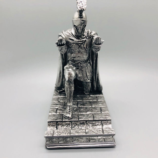 Magnetic Pen Holder For Desk, Knight Pen Holder Cool Desk Accessories,  Roman Commander Kneeling Pencil Holders Finish Statue With Sword Holder 