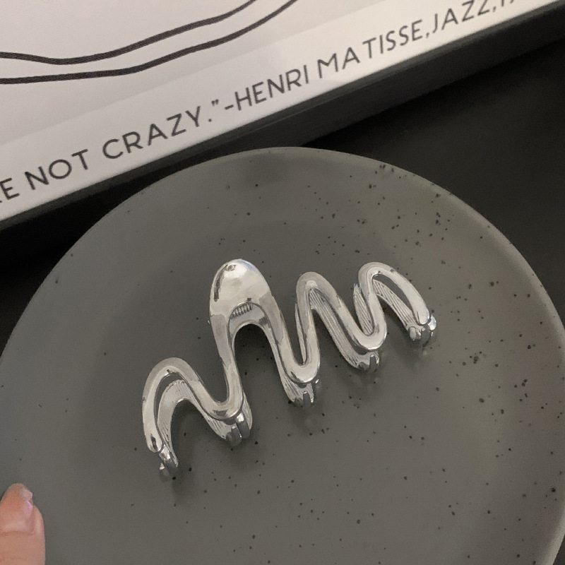 Punk Einfache Vintage Gold Silber Metall Große Haar Krallen für Frauen Zubehör Shark Fänge Clips Haarnadel Kopfbedeckungen Neue 2023 – Detail 4