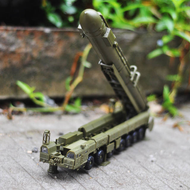 1/72 Russian TOPOL-M RT-2PM2 Intercontinental Ballistic