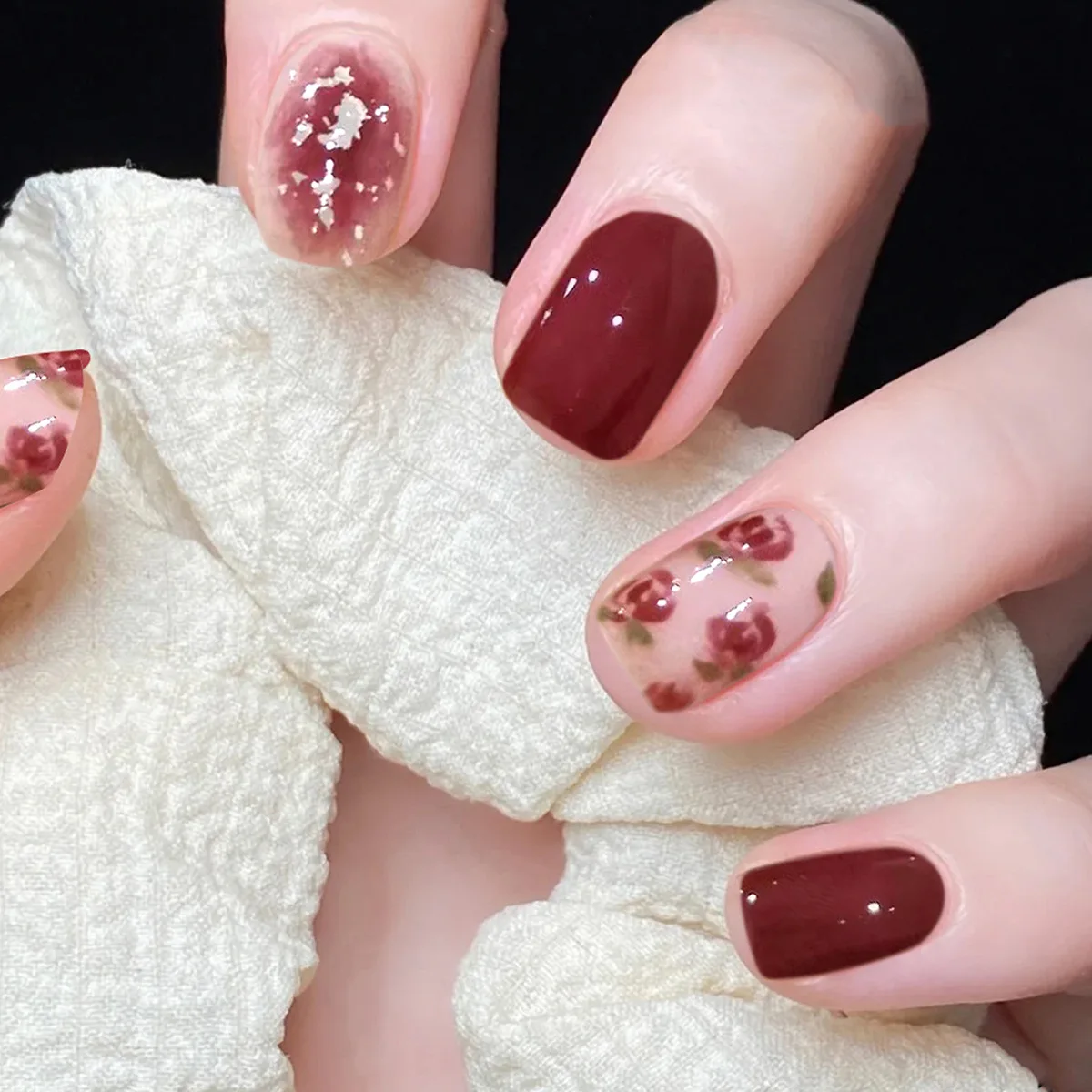 Press on Nails: Press on Nails là một giải pháp giúp bạn có móng tay đẹp nhanh chóng và tiện lợi. Hãy xem hình ảnh để khám phá thêm về ưu điểm và kiểu dáng của loại móng giả này.