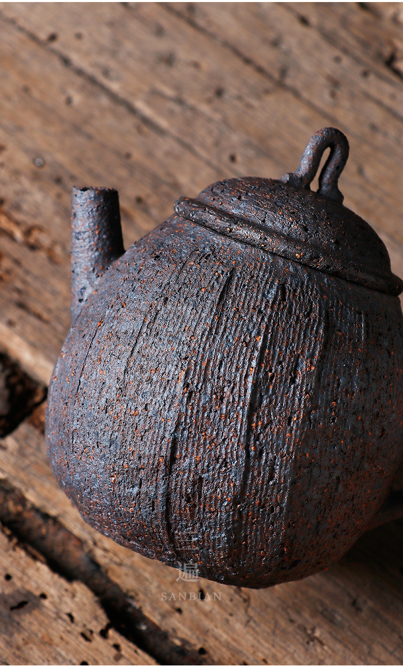 Mujin Pot_11.jpg
