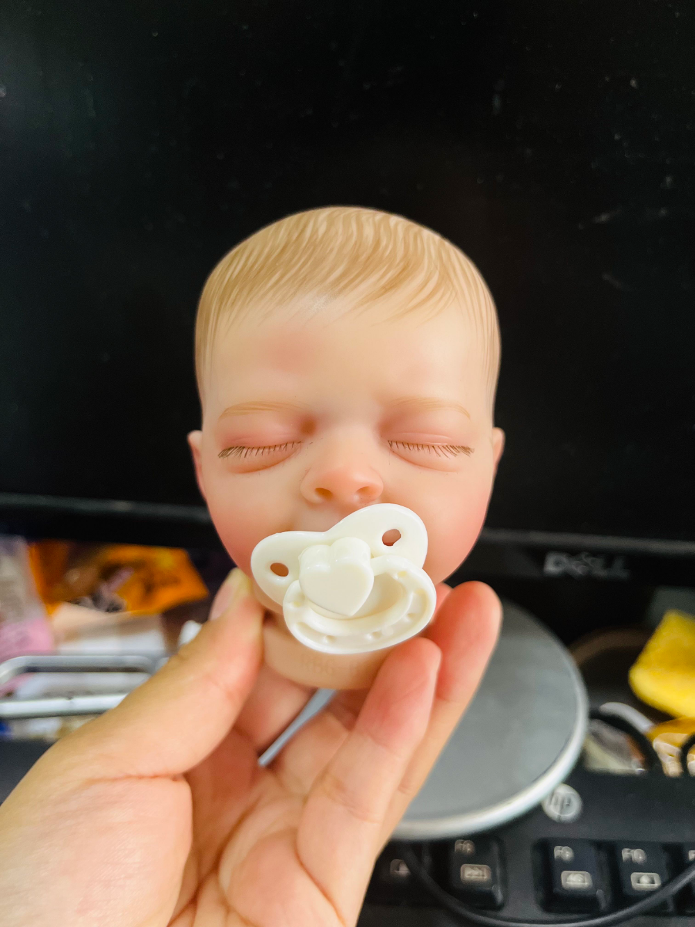 11 Zoll bereits bemaltes Bebe Reborn Puppenbausatz Salia mit bemaltem Haarstoffkörper inklusive DIY Blank Reborn Kit sichtbare Adern – Detail 2