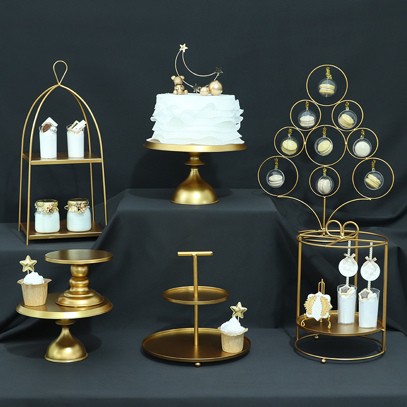 Description Picture 2 of itemEuropean Style Gold Light Luxury Dessert Table Ornament Set Wedding Decoration Props Dessert Cake Plate Macaroon Display Stand